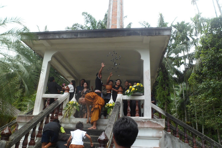 วัดบ้านทะเลหอย, อำเภอปลายพระยา, กระบี่